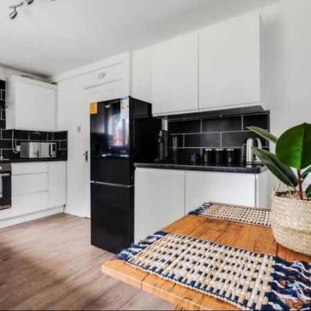 Vila Newly Renovated House Near Trafford Centre Manchester Exteriér fotografie