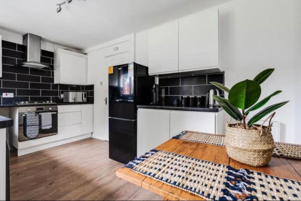 Vila Newly Renovated House Near Trafford Centre Manchester Exteriér fotografie