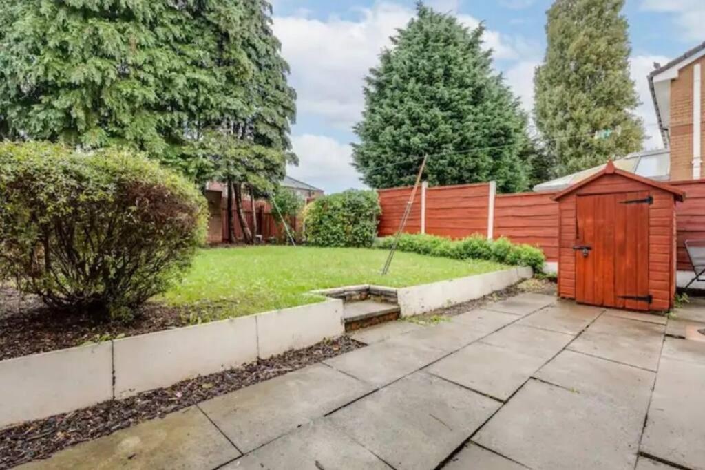Vila Newly Renovated House Near Trafford Centre Manchester Exteriér fotografie